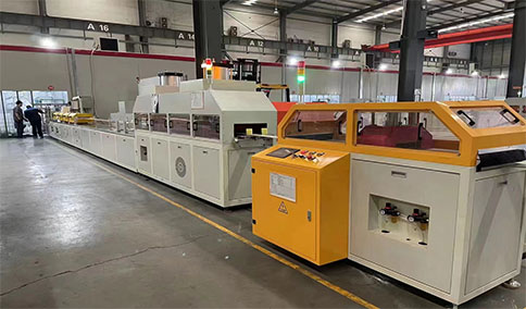 玻璃鋼拉擠工藝新變革：履帶式設(shè)備引領(lǐng)新風(fēng)向。